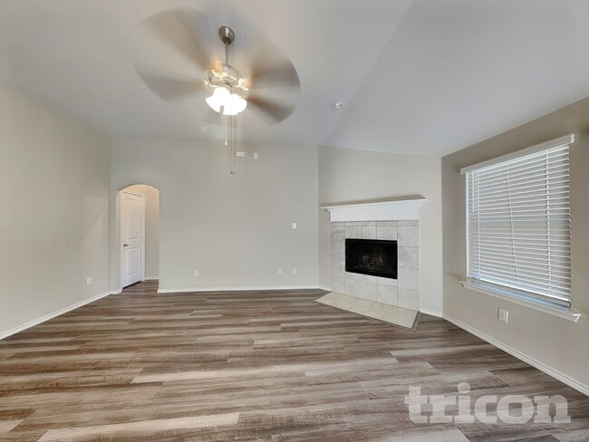 2557 Hadley St in Weatherford, TX - Building Photo - Building Photo