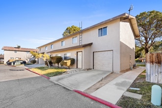 121 N Gateway Blvd in Ridgecrest, CA - Building Photo - Building Photo