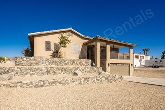 3201 Dolphin Dr in Lake Havasu City, AZ - Building Photo - Building Photo