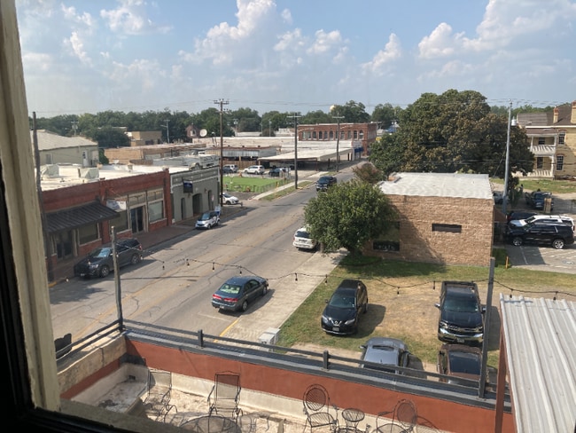 301 N Austin St, Unit 3A in Seguin, TX - Building Photo - Building Photo