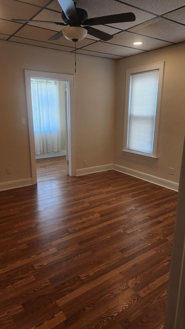 19 Brighton Ct, Unit 1st Fl, Unit 1st Fl