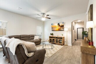 418 Emerald Thicket Ln in Huffman, TX - Building Photo - Building Photo