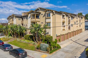 Summit Place in San Diego, CA - Building Photo