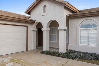 9809 Valerio Ct in Bakersfield, CA - Building Photo - Building Photo