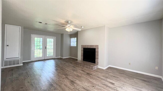 9201 Simmons Rd in Austin, TX - Building Photo - Building Photo