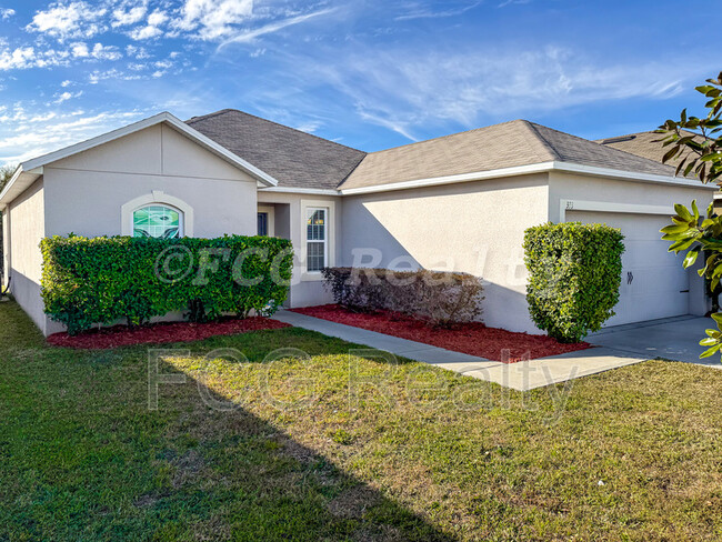 333 Holly Berry Dr in Davenport, FL - Building Photo - Building Photo