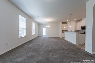 1533 Overlook Cv in San Antonio, TX - Foto de edificio - Building Photo