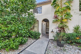 21476 Juego Cir in Boca Raton, FL - Foto de edificio - Building Photo