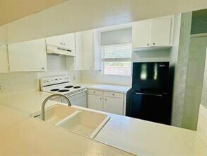 122 N Iowa Ave in League City, TX - Building Photo - Building Photo
