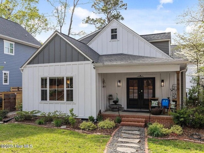 property at 690 N Rdg St