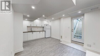 33 Native Landing in Brampton, ON - Building Photo - Building Photo