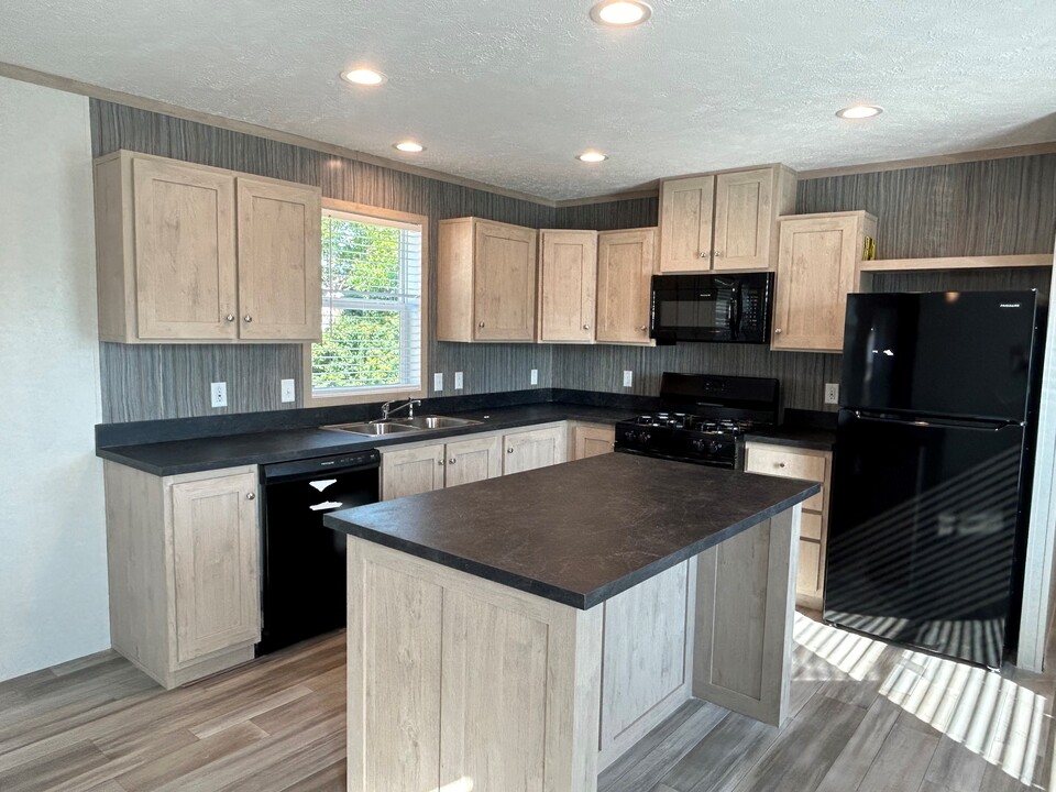 5153 Tokay Dr in Flint, MI - Foto de edificio