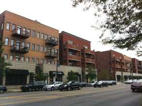 3935 N Western Ave in Chicago, IL - Foto de edificio - Building Photo