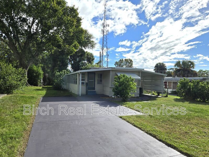 7106 Commons Blvd in Port Richey, FL - Building Photo