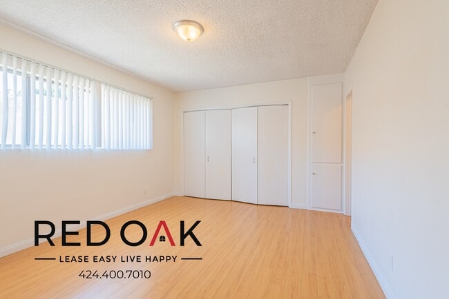 319 S Clark Dr in Los Angeles, CA - Building Photo - Building Photo