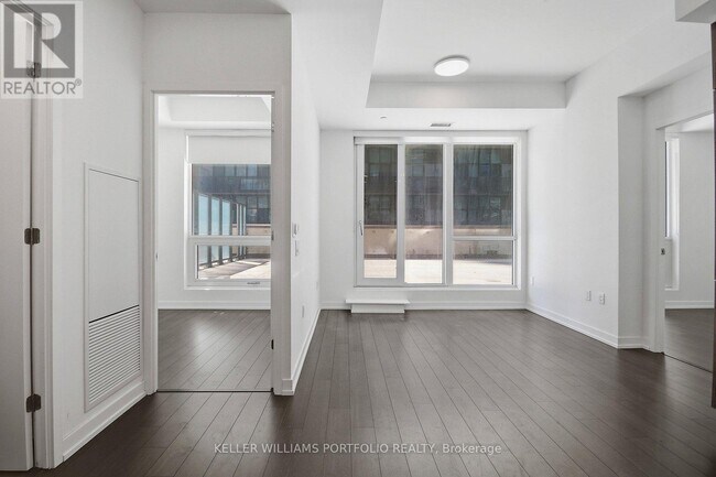 39 Roehampton Ave in Toronto, ON - Building Photo - Building Photo