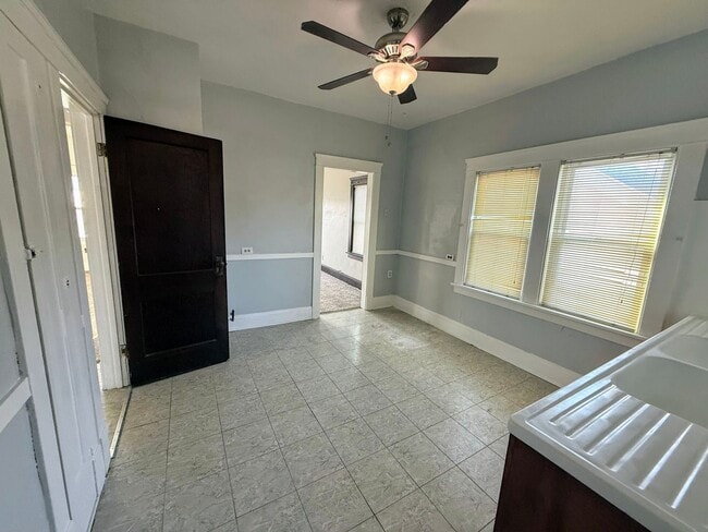 951 Royal Rd in Cleveland, OH - Building Photo - Building Photo