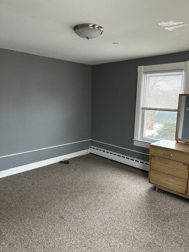 19 Warwick St, Unit 2nd Fl in Middletown, CT - Foto de edificio - Building Photo