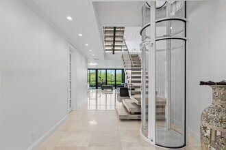 6124 Paradise Point Dr in Palmetto Bay, FL - Building Photo - Building Photo