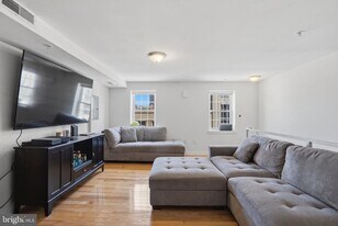 520 S 4th St in Philadelphia, PA - Building Photo