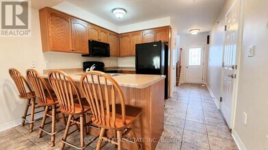 21 Bluegrass Crescent in St Catharines, ON - Building Photo - Building Photo