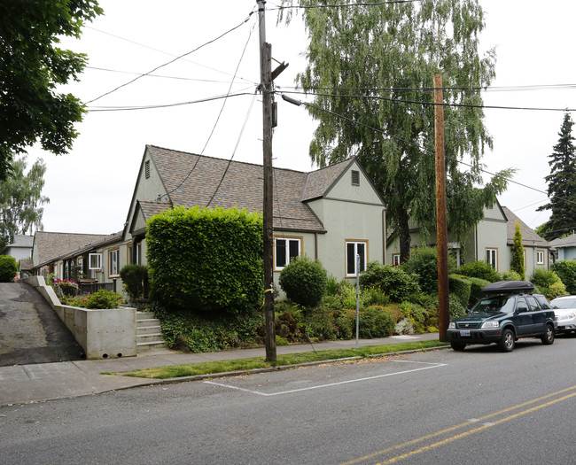 Pembrooke Gardens Condominiums in Portland, OR - Foto de edificio - Building Photo