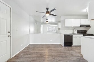 Park Trail Apartments in Zion, IL - Foto de edificio - Building Photo