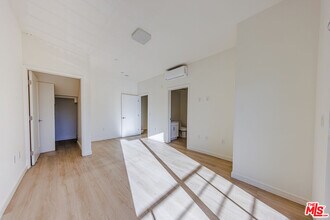 1187 Crenshaw Blvd in Los Angeles, CA - Building Photo - Building Photo