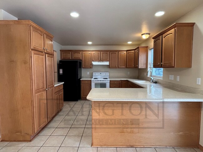 274 Tony Ln in Howard, WI - Building Photo - Building Photo