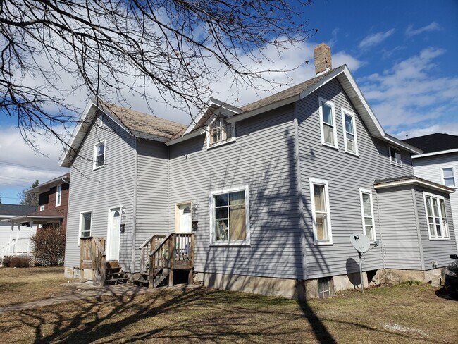 property at 1001 N 6th St