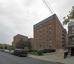 Lincoln Gardens in Flushing, NY - Building Photo - Building Photo