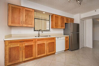 1915 Lavers Cir in Delray Beach, FL - Building Photo - Building Photo