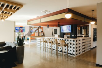 Revelry in Madison, WI - Foto de edificio - Interior Photo