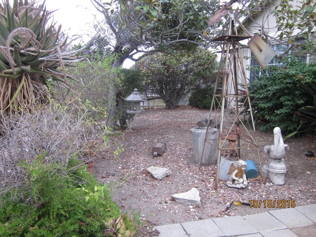 208 S 7th St in Lompoc, CA - Foto de edificio - Building Photo