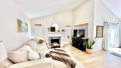 3568 Papaya Way in Oceanside, CA - Building Photo - Building Photo