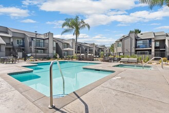 The James Apartments in Riverside, CA - Building Photo - Building Photo