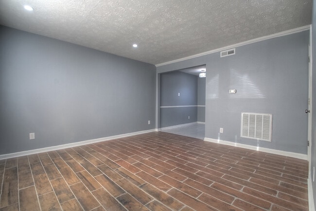 305 Lake St in Nicholasville, KY - Building Photo - Building Photo