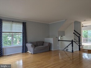 21785 Brondesbury Park Terrace in Sterling, VA - Foto de edificio - Building Photo