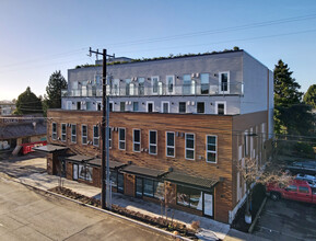 Cubix Crown Hill in Seattle, WA - Foto de edificio - Building Photo