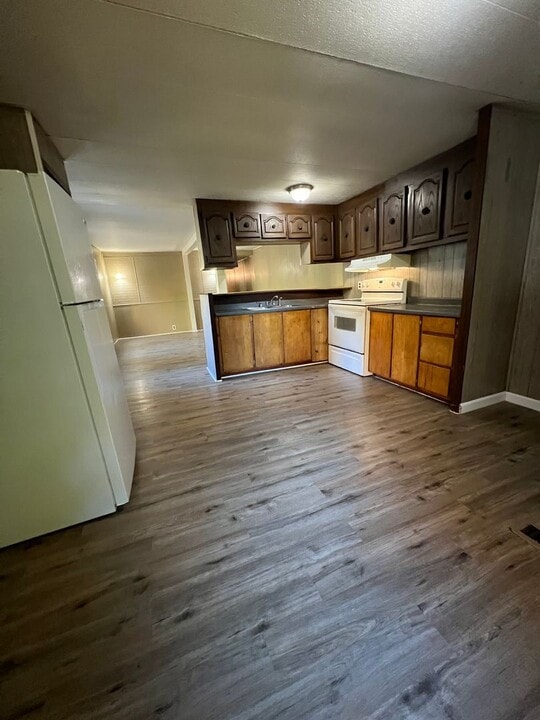 7 Shannon's Way in Clinton, ME - Building Photo