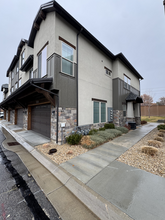 10555 S Sandy Sage Way in Sandy, UT - Building Photo - Building Photo