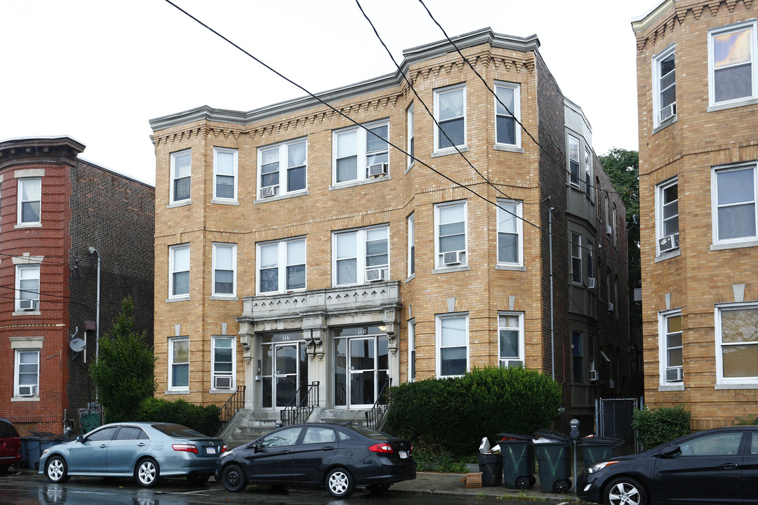 135 Hawthorne St in Chelsea, MA - Foto de edificio