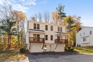 36 Chandler Ln in Epping, NH - Building Photo