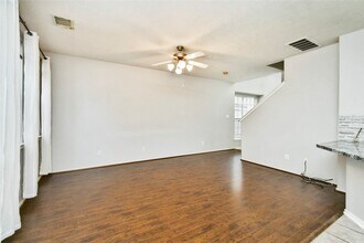 62 E Stedhill Loop in Conroe, TX - Building Photo - Building Photo