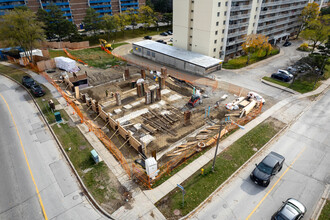 Dundalk House in Toronto, ON - Building Photo - Building Photo