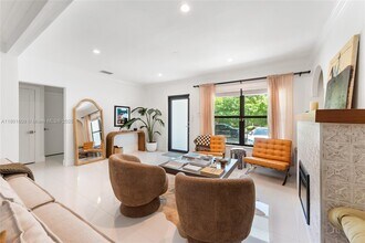 2485 SW 19th Ter in Miami, FL - Building Photo - Building Photo