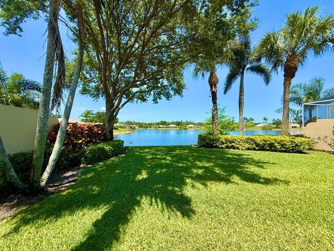8311 Dominica Pl in Wellington, FL - Building Photo - Building Photo