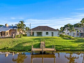 632 SE Seahouse Dr in Port St. Lucie, FL - Building Photo