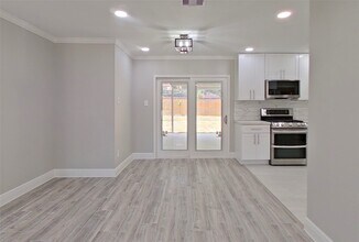 4947 Poinciana Dr in Houston, TX - Building Photo - Building Photo