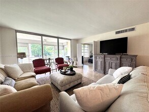 901 W Cypress Ln in Pompano Beach, FL - Building Photo - Building Photo